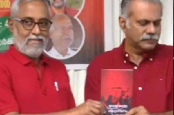 കുഞ്ഞിക്കൃഷ്ണന്റെ പുസ്തകം ഏറ്റുവാങ്ങി; എഴുത്തുകാരൻ വി.എസ്. അനിൽകുമാറിന്റെ വീടിന് മുന്നിൽ റീത്ത്
