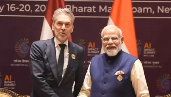ആഗോള എഐ രംഗത്ത് സഹകരണം ശക്തമാക്കാൻ ഇന്ത്യയും നെതർലൻഡ്സും; മോദിയും ഡിക്ക് ഷോഫും കൂടിക്കാഴ്ച നടത്തി ആഗോള എഐ രംഗത്ത് സഹകരണം ശക്തമാക്കാൻ ഇന്ത്യയും നെതർലൻഡ്സും; മോദിയും ഡിക്ക് ഷോഫും കൂടിക്കാഴ്ച നടത്തി