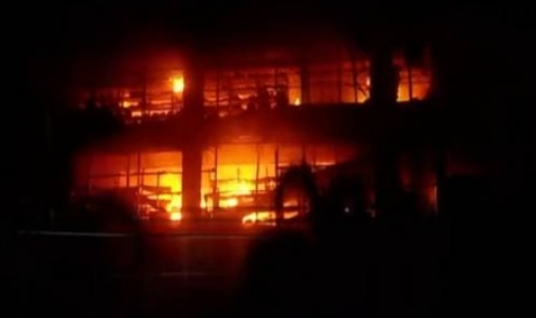 ജയലക്ഷ്മി സിൽക്സിലെ തീപിടിത്തം: 50 കോടിയുടെ നാശനഷ്ടം; ഫയർഫോഴ്സ് റിപ്പോർട്ട് ഇന്ന് കലക്ടർക്ക് കൈമാറും