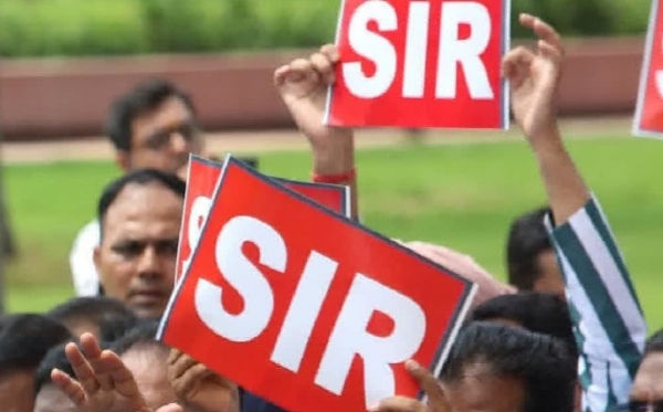 കേരളത്തിൽ അന്തിമ വോട്ടർ പട്ടിക പ്രസിദ്ധീകരിച്ചു: 9 ലക്ഷത്തോളം പേർ പട്ടികയ്ക്ക് പുറത്ത്; നിങ്ങളുടെ പേരുണ്ടോ എന്ന് പരിശോധിക്കാം