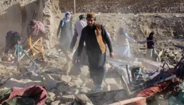 അഫ്ഗാനിസ്ഥാനിൽ പാക് വ്യോമാക്രമണം: തിരിച്ചടിക്കുമെന്ന് താലിബാൻ; മേഖലയിൽ യുദ്ധഭീതി ശക്തമാകുന്നു അഫ്ഗാനിസ്ഥാനിൽ പാക് വ്യോമാക്രമണം: തിരിച്ചടിക്കുമെന്ന് താലിബാൻ; മേഖലയിൽ യുദ്ധഭീതി ശക്തമാകുന്നു