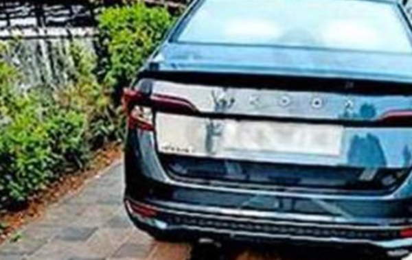 നടപ്പാതയിൽ വാഹനം ഓടിച്ചാൽ കടുത്ത നടപടി: 3,000 രൂപ വരെ പിഴയും ലൈസൻസ് സസ്പെൻഷനും; എംവിഡി നിയമങ്ങൾ കർശനമാക്കുന്നു