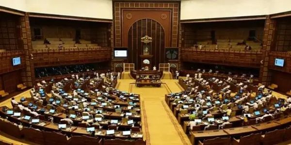 ശബരിമല സ്വര്ണ്ണക്കൊള്ളയില് തന്ത്രിയുടെ അറസ്റ്റ് ഉന്നയിച്ച് പ്രതിപക്ഷം; തന്ത്രിയിലൂടെ തന്ത്രം പ്രയോഗിക്കുന്നു എന്ന് ഭരണപക്ഷം