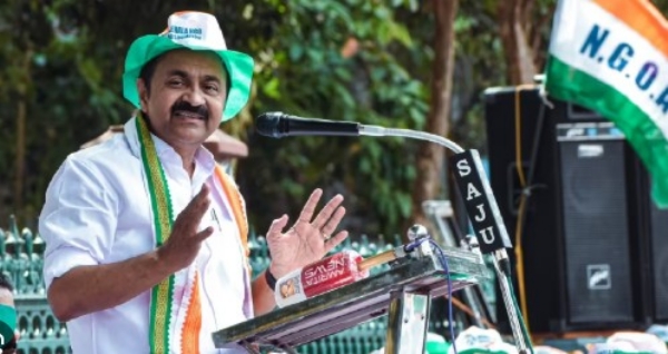 പ്രതിഷേധ സാധ്യത; പ്രതിപക്ഷ നേതാവ് വി.ഡി. സതീശന്റെ സുരക്ഷ വർധിപ്പിച്ചു പ്രതിഷേധ സാധ്യത; പ്രതിപക്ഷ നേതാവ് വി.ഡി. സതീശന്റെ സുരക്ഷ വർധിപ്പിച്ചു