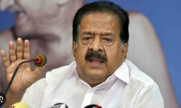 ഡാറ്റ ചോർച്ച: ജീവനക്കാരുടെ വിവരങ്ങൾ തേടിയത് മുഖ്യമന്ത്രിയുടെ ഓഫീസ്; കത്ത് പുറത്തുവിട്ട് രമേശ് ചെന്നിത്തല ഡാറ്റ ചോർച്ച: ജീവനക്കാരുടെ വിവരങ്ങൾ തേടിയത് മുഖ്യമന്ത്രിയുടെ ഓഫീസ്; കത്ത് പുറത്തുവിട്ട് രമേശ് ചെന്നിത്തല