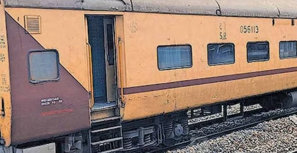 കേരളത്തിലെ ആദ്യ റെയിൽവേ കോച്ച് റസ്റ്ററന്റ് പയ്യന്നൂരിൽ; കോച്ച് എത്തിച്ചു, ഇനി ട്രാക്കിലേക്ക്