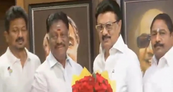 തമിഴ്നാട് രാഷ്ട്രീയത്തിൽ അട്ടിമറി: ഒ. പനീർസെൽവം ഡിഎംകെയിൽ ചേർന്നു; ബോഡിനായ്ക്കന്നൂരിൽ സ്ഥാനാർത്ഥിയായേക്കും തമിഴ്നാട് രാഷ്ട്രീയത്തിൽ അട്ടിമറി: ഒ. പനീർസെൽവം ഡിഎംകെയിൽ ചേർന്നു; ബോഡിനായ്ക്കന്നൂരിൽ സ്ഥാനാർത്ഥിയായേക്കും