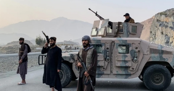 അഫ്ഗാൻ-പാക് അതിർത്തിയിൽ യുദ്ധസമാന സാഹചര്യം; പാകിസ്ഥാൻ്റെ എഫ്-16 വിമാനം അഫ്ഗാനിസ്ഥാൻ വെടിവെച്ചിട്ടു, 55 സൈനികർ കൊല്ലപ്പെട്ടു അഫ്ഗാൻ-പാക് അതിർത്തിയിൽ യുദ്ധസമാന സാഹചര്യം; പാകിസ്ഥാൻ്റെ എഫ്-16 വിമാനം അഫ്ഗാനിസ്ഥാൻ വെടിവെച്ചിട്ടു, 55 സൈനികർ കൊല്ലപ്പെട്ടു