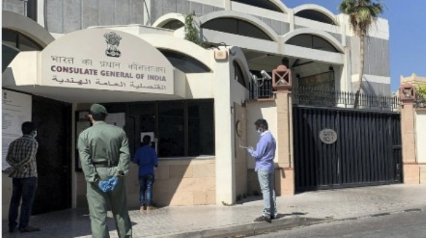 യുഎഇയിൽ മിസൈൽ ആക്രമണം: ഇന്ത്യൻ പൗരന്മാർക്ക് കേന്ദ്ര വിദേശകാര്യ മന്ത്രാലയത്തിന്റെ അതീവ ജാഗ്രതാ നിർദ്ദേശം യുഎഇയിൽ മിസൈൽ ആക്രമണം: ഇന്ത്യൻ പൗരന്മാർക്ക് കേന്ദ്ര വിദേശകാര്യ മന്ത്രാലയത്തിന്റെ അതീവ ജാഗ്രതാ നിർദ്ദേശം