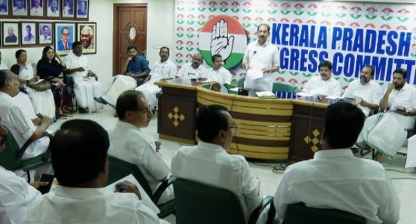 യു.ഡി.എഫിൽ സീറ്റ് വിഭജന ചർച്ചകൾ നിർണ്ണായക ഘട്ടത്തിൽ; അധിക സീറ്റുകൾക്കായി ഉറച്ചുനിൽക്കാൻ ഘടകകക്ഷികൾ യു.ഡി.എഫിൽ സീറ്റ് വിഭജന ചർച്ചകൾ നിർണ്ണായക ഘട്ടത്തിൽ; അധിക സീറ്റുകൾക്കായി ഉറച്ചുനിൽക്കാൻ ഘടകകക്ഷികൾ