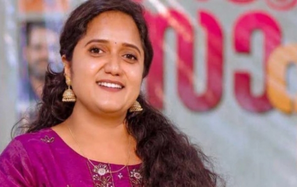 റേഷൻ കാർഡിൽ വ്യാജപ്പേര് ചേർത്ത് തിരഞ്ഞെടുപ്പിൽ മത്സരിച്ചു: ശ്രീനാദേവി കുഞ്ഞമ്മയുടെ പേര് വെട്ടാൻ ഉത്തരവ് റേഷൻ കാർഡിൽ വ്യാജപ്പേര് ചേർത്ത് തിരഞ്ഞെടുപ്പിൽ മത്സരിച്ചു: ശ്രീനാദേവി കുഞ്ഞമ്മയുടെ പേര് വെട്ടാൻ ഉത്തരവ്