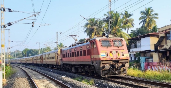 മലബാറിന് റെയിൽവേയുടെ കൈനീട്ടം: മംഗളൂരു വഴിയുള്ള കണ്ണൂർ – ബെംഗളൂരു എക്സ്പ്രസ് ഇനി കോഴിക്കോട് വരെ