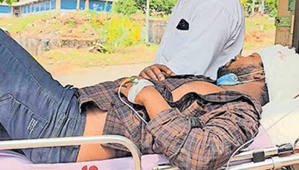 താമരശ്ശേരി ചുരത്തിൽ ആംബുലൻസിന് മുന്നിൽ ചാടി യുവാവിന്റെ ആത്മഹത്യാശ്രമം; തലയ്ക്ക് ഗുരുതര പരിക്ക് താമരശ്ശേരി ചുരത്തിൽ ആംബുലൻസിന് മുന്നിൽ ചാടി യുവാവിന്റെ ആത്മഹത്യാശ്രമം; തലയ്ക്ക് ഗുരുതര പരിക്ക്