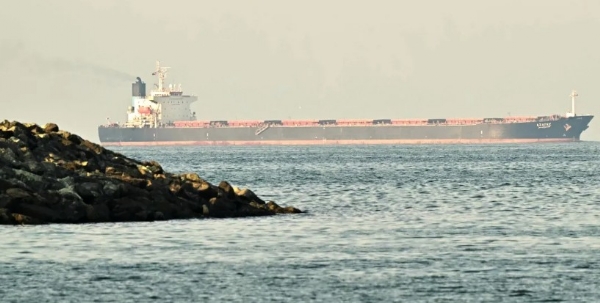 പേർഷ്യൻ ഗൾഫിൽ യുദ്ധസമാന സാഹചര്യം: ഇന്ത്യൻ ചരക്കുകപ്പലുകൾക്ക് സംരക്ഷണമൊരുക്കാൻ നാവികസേന സജ്ജം പേർഷ്യൻ ഗൾഫിൽ യുദ്ധസമാന സാഹചര്യം: ഇന്ത്യൻ ചരക്കുകപ്പലുകൾക്ക് സംരക്ഷണമൊരുക്കാൻ നാവികസേന സജ്ജം