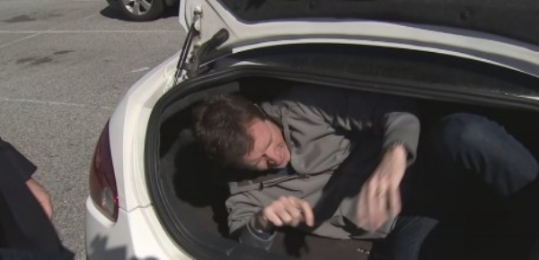 കണ്ണപുരത്ത് പട്ടാപ്പകൽ യുവാവിനെ തട്ടിക്കൊണ്ടുപോയി; സാമ്പത്തിക തർക്കമെന്ന് സൂചന; അന്വേഷണം ഊർജിതം കണ്ണപുരത്ത് പട്ടാപ്പകൽ യുവാവിനെ തട്ടിക്കൊണ്ടുപോയി; സാമ്പത്തിക തർക്കമെന്ന് സൂചന; അന്വേഷണം ഊർജിതം