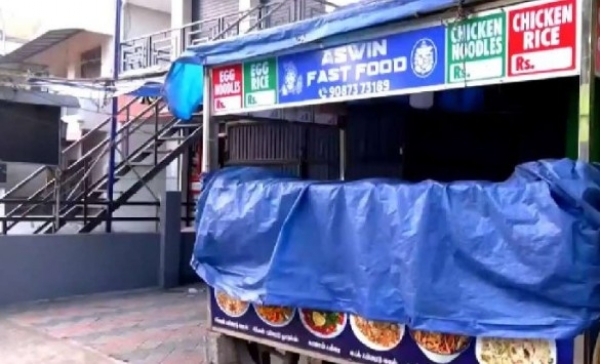 പുകയുന്ന അടുപ്പുകൾ കരിയുന്നു; ഗ്യാസ് ക്ഷാമത്തിൽ വലഞ്ഞ് കേരളത്തിലെ തട്ടുകടകൾ; പ്രതിസന്ധി രൂക്ഷം പുകയുന്ന അടുപ്പുകൾ കരിയുന്നു; ഗ്യാസ് ക്ഷാമത്തിൽ വലഞ്ഞ് കേരളത്തിലെ തട്ടുകടകൾ; പ്രതിസന്ധി രൂക്ഷം