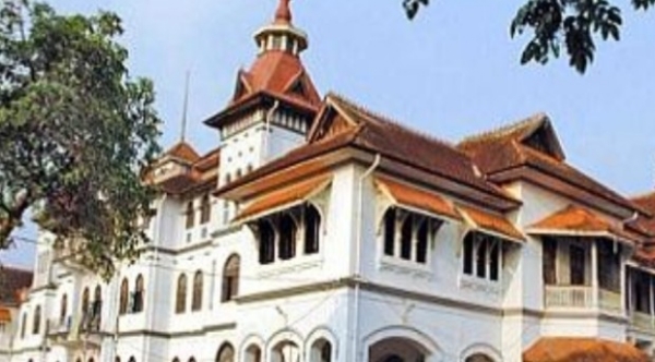 കവടിയാർ കൊട്ടാരത്തിൽ വൻ കവർച്ച: രണ്ട് കോടിയുടെ സ്വർണാഭരണങ്ങളും അമൂല്യ രത്നങ്ങളും മോഷണം പോയി