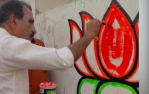 കൊടുങ്ങല്ലൂർ സീറ്റിനെച്ചൊല്ലി എൻ.ഡി.എയിൽ ഭിന്നത രൂക്ഷം; ബി.ഡി.ജെ.എസും ബി.ജെ.പിയും നേർക്കുനേർ, മണ്ഡലത്തിൽ സ്ഥാനാർത്ഥി നിർണ്ണയം അനിശ്ചിതത്വത്തിൽ കൊടുങ്ങല്ലൂർ സീറ്റിനെച്ചൊല്ലി എൻ.ഡി.എയിൽ ഭിന്നത രൂക്ഷം; ബി.ഡി.ജെ.എസും ബി.ജെ.പിയും നേർക്കുനേർ, മണ്ഡലത്തിൽ സ്ഥാനാർത്ഥി നിർണ്ണയം അനിശ്ചിതത്വത്തിൽ