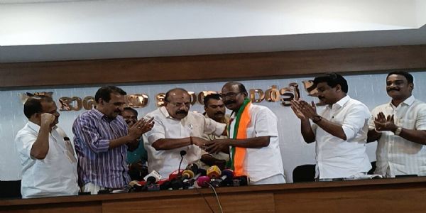 സിസി മുകുന്ദന് ബിജെപിയില് ചേര്ന്നു; നാട്ടികയില് സ്ഥാനാര്ത്ഥിയാകും