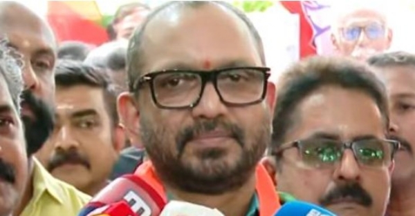 ‘മഞ്ചേശ്വരത്ത് എൽഡിഎഫും യു ഡി എഫും SDPIയുമായി പരസ്യധാരണ, ഇഫ്താർ വിരുന്നിന്റെ പേരിൽ നടക്കുന്നത് രാഷ്ട്രീയ കൂട്ടുകെട്ട്’ ; രൂക്ഷ വിമർശനവുമായി കെ സുരേന്ദ്രൻ ‘മഞ്ചേശ്വരത്ത് എൽഡിഎഫും യു ഡി എഫും SDPIയുമായി പരസ്യധാരണ, ഇഫ്താർ വിരുന്നിന്റെ പേരിൽ നടക്കുന്നത് രാഷ്ട്രീയ കൂട്ടുകെട്ട്’ ; രൂക്ഷ വിമർശനവുമായി കെ സുരേന്ദ്രൻ