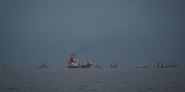 പശ്ചിമേഷ്യയിൽ യുദ്ധ സാഹചര്യം നിലനിൽക്കുമ്പോഴും എണ്ണ ടാങ്കറുകൾ ഉൾപ്പെടെ ഏകദേശം 90 കപ്പലുകൾ ഹോർമുസ് കടലിടുക്ക് കടന്നതായി റിപ്പോർട്ടുകള്.