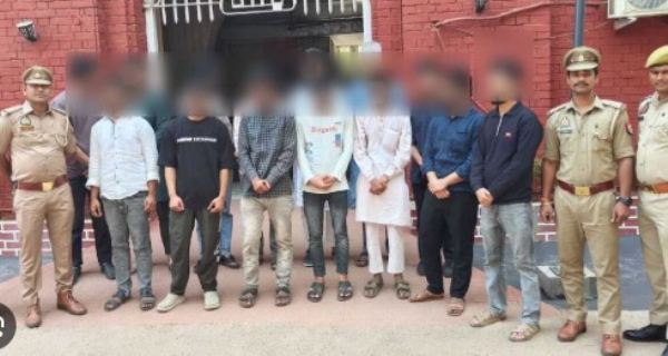 ഗംഗാനദിയിൽ ബോട്ടിൽ ഇഫ്താർ വിരുന്ന്; ബിരിയാണി കഴിച്ച 14 പേർക്കെതിരെ കേസ്, അറസ്റ്റ്