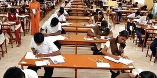 ഗൾഫ് മേഖലയിൽ സംഘർഷം: എസ്എസ്എൽസി, പ്ലസ്ടു പരീക്ഷകൾ മാറ്റാൻ ശുപാർശ; കേരളത്തിൽ മാറ്റമില്ല