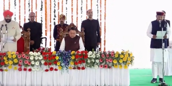 ഉത്തരാഖണ്ഡിൽ മന്ത്രിസഭാ വികസനം; ഖജാൻ ദാസും ഭരത് ചൗധരിയും ഉൾപ്പെടെ അഞ്ച് പുതിയ മന്ത്രിമാർ സത്യപ്രതിജ്ഞ ചെയ്ത് അധികാരമേറ്റു ഉത്തരാഖണ്ഡിൽ മന്ത്രിസഭാ വികസനം; ഖജാൻ ദാസും ഭരത് ചൗധരിയും ഉൾപ്പെടെ അഞ്ച് പുതിയ മന്ത്രിമാർ സത്യപ്രതിജ്ഞ ചെയ്ത് അധികാരമേറ്റു