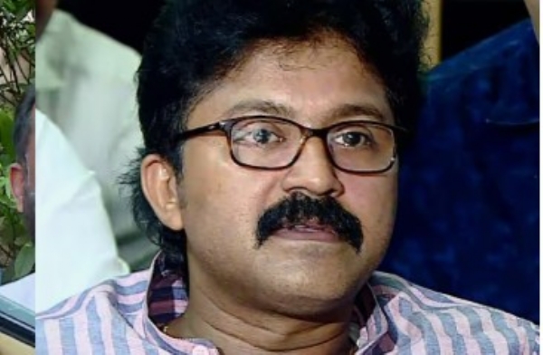 പെരുമ്പാവൂരിൽ പോര് മുറുകുന്നു: എൽദോസ് കുന്നപ്പിള്ളിയുടെ അതൃപ്തിക്കിടെ പ്രചാരണം ശക്തമാക്കി മനോജ് മൂത്തേടൻ; ‘എൽദോസ് എന്റെ സുഹൃത്താണ്, എല്ലാം പരിഹരിക്കും’