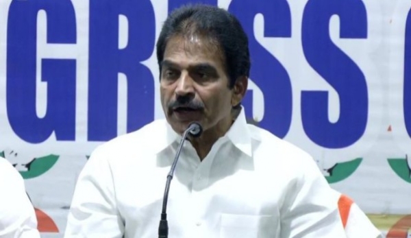 കേരളത്തിൽ യുഡിഎഫ് തരംഗം; മുഖ്യമന്ത്രിയുടെ മുഖംമൂടി അഴിഞ്ഞുവീണു: കെ.സി വേണുഗോപാൽ കേരളത്തിൽ യുഡിഎഫ് തരംഗം; മുഖ്യമന്ത്രിയുടെ മുഖംമൂടി അഴിഞ്ഞുവീണു: കെ.സി വേണുഗോപാൽ