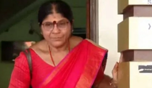 അടൂർ സർവീസ് സഹകരണ ബാങ്കിൽ കോടികളുടെ അഴിമതി; സി.പി.എം നേതാവിന്റെ ഭാര്യയുടെ വെളിപ്പെടുത്തൽ പാർട്ടിയെ പ്രതിരോധത്തിലാക്കുന്നു