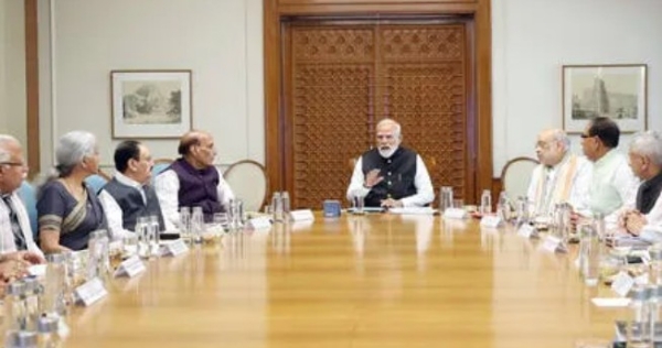 Kerala Kaumudi Online HomeLATESTAUDIO NEWSKERALALOCALOBITUARYNEWS 360CASE DIARYCINEMAOPINIONPHOTOSLIFESTYLESPIRITUALINFO+More Menu Items TIMELINENATIONALWORLDGULFEUROPEAMERICASPORTSBUSINESSDEFENCEEXPLAINEROFFBEAT HOME / NEWS 360 / NATIONALലോക്സഭ- നിയമസഭ സീറ്റുകളുടെ എണ്ണം കൂട്ടും, കേരളത്തിൽ നിയമസഭാ സീറ്റുകൾ 210 ആകും; വനിതാ സംവരണ ബിൽ നടപ്പാക്കാൻ നിർദ്ദേശവുമായി കേന്ദ്രം