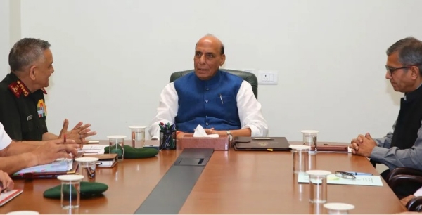 പശ്ചിമേഷ്യൻ പ്രതിസന്ധി: പ്രതിരോധ സജ്ജീകരണം വിലയിരുത്തി രാജ്നാഥ് സിംഗ്; ഉന്നതതല യോഗം ചേർന്നു
