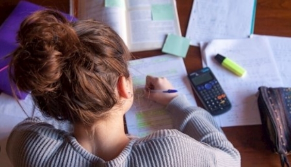 ഈസ്റ്റർ ദിനങ്ങളിലെ പരീക്ഷ: സർക്കാരിനെതിരെ പ്രതിഷേധം ഇരമ്പുന്നു; ക്രൈസ്തവ സഭകളും വിദ്യാർത്ഥി സംഘടനകളും രംഗത്ത്