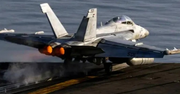 അമേരിക്കൻ വിമാനവാഹിനിക്കപ്പലായ യുഎസ്എസ് എബ്രഹാം ലിങ്കണ് നേരെ ഇറാന്റെ ഭാഗത്തുനിന്ന് മിസൈൽ ആക്രമണം ഉണ്ടായതായി റിപ്പോർട്ടുകൾ