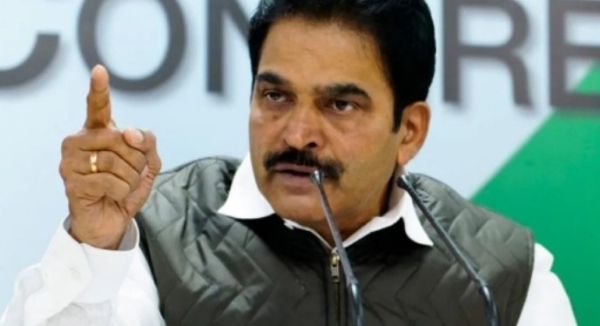 മുഖ്യമന്ത്രിക്ക് പരാജയഭീതി; പിണറായി വിജയന്റേത് ‘ഇരട്ടച്ചങ്കല്ല, ഇരട്ടമുഖം’: രൂക്ഷവിമർശനവുമായി കെ.സി. വേണുഗോപാൽ മുഖ്യമന്ത്രിക്ക് പരാജയഭീതി; പിണറായി വിജയന്റേത് ‘ഇരട്ടച്ചങ്കല്ല, ഇരട്ടമുഖം’: രൂക്ഷവിമർശനവുമായി കെ.സി. വേണുഗോപാൽ