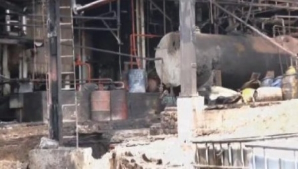 കൊച്ചിയിൽ ലൂബ്രിക്കന്റ്സ് കമ്പനിയിൽ വൻ തീപിടിത്തം: ലക്ഷങ്ങളുടെ നാശനഷ്ടം; ഒഴിവായത് വൻ ദുരന്തം