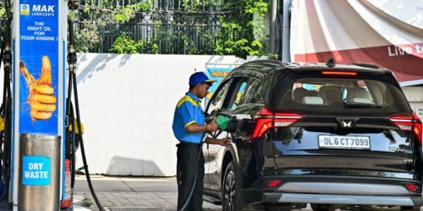 രാജ്യത്ത് പെട്രോൾ, ഡീസൽ, പാചകവാതകം (LPG) എന്നിവയ്ക്ക് യാതൊരുവിധ ക്ഷാമവുമില്ലെന്ന് കേന്ദ്ര പെട്രോളിയം മന്ത്രാലയം ഔദ്യോഗികമായി അറിയിച്ചു