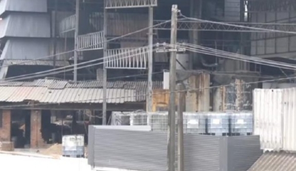 കൊച്ചി ഇടയാറിലെ തീപിടുത്തം: മൂന്ന് കോടി രൂപയുടെ നാശനഷ്ടം; സുരക്ഷാ വീഴ്ചയിൽ അടിയന്തര യോഗം വിളിച്ച് ജില്ലാ കളക്ടർ