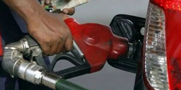 ആഗോള പ്രതിസന്ധിക്കിടയിൽ ആശ്വാസം: പെട്രോൾ, ഡീസൽ എക്സൈസ് ഡ്യൂട്ടി ലിറ്ററിന് 10 രൂപ കുറച്ചു