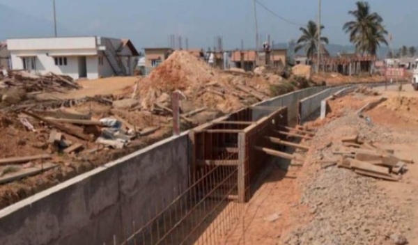 അതിഥി തൊഴിലാളികൾ വോട്ടുചെയ്യാൻ പോയി; വയനാട് മേപ്പാടി ടൗൺഷിപ്പ് നിർമാണം പ്രതിസന്ധിയിൽ അതിഥി തൊഴിലാളികൾ വോട്ടുചെയ്യാൻ പോയി; വയനാട് മേപ്പാടി ടൗൺഷിപ്പ് നിർമാണം പ്രതിസന്ധിയിൽ