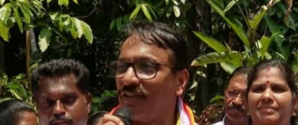 പഴകുളം മധുവിനെതിരെ തിരഞ്ഞെടുപ്പ് കമ്മീഷന് പരാതി; പെരുമാറ്റച്ചട്ടം ലംഘിച്ചെന്ന് ആരോപണം, രാഷ്ട്രീയ വിവാദം കത്തുന്നു