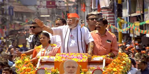 പാലക്കാട് പ്രധാനമന്ത്രിയുടെ പരിപാടിയിൽ സുരക്ഷാ വീഴ്ച; വേദിയിൽ നിന്ന് പുക ഉയർന്നത് പരിഭ്രാന്തി പരത്തി