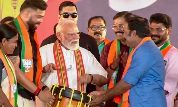 പാലക്കാടിനെ വ്യാവസായിക നഗരമാക്കും; കേരളത്തില് മാറ്റത്തിന് തുടക്കം: പ്രധാനമന്ത്രി