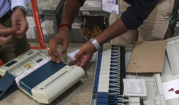 ബംഗാൾ തിരഞ്ഞെടുപ്പ്: മൂന്നാം വോട്ടർപട്ടിക പുറത്ത്; വോട്ടർമാരെ ഒഴിവാക്കിയതിൽ അവ്യക്തത തുടരുന്നു