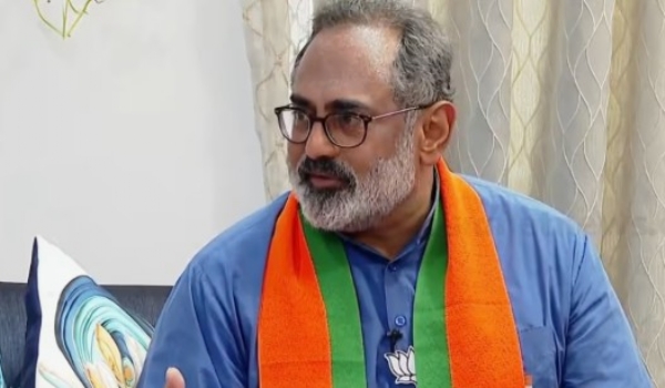 ശിവൻകുട്ടിയുടേത് വെറും ഗിമ്മിക്ക്; സംവാദത്തിന് തയ്യാറാവേണ്ടത് പിണറായിയോ സതീശനോ ആണെന്ന് രാജീവ് ചന്ദ്രശേഖർ ശിവൻകുട്ടിയുടേത് വെറും ഗിമ്മിക്ക്; സംവാദത്തിന് തയ്യാറാവേണ്ടത് പിണറായിയോ സതീശനോ ആണെന്ന് രാജീവ് ചന്ദ്രശേഖർ