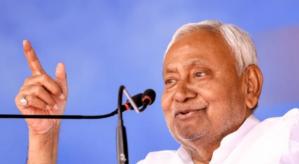 ബീഹാർ രാഷ്ട്രീയത്തിൽ വൻ വഴിത്തിരിവ്: നിതീഷ് കുമാർ രാജിവെച്ചു; പുതിയ മുഖ്യമന്ത്രി ആരാകുമെന്ന് ഉറ്റുനോക്കി രാജ്യം