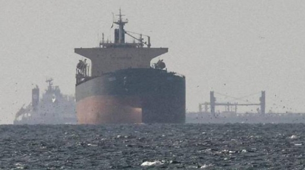 ഇന്ത്യക്ക് ആശ്വാസം: കൂടുതൽ എണ്ണക്കപ്പലുകൾ രാജ്യത്തേക്ക്; ഇന്ധന പ്രതിസന്ധി ഇല്ലെന്ന് കേന്ദ്രം