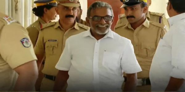 ശബരിമല സ്വർണക്കൊള്ള കേസുമായി ബന്ധപ്പെട്ട് റിമാൻഡിലായിരുന്ന തിരുവിതാംകൂർ ദേവസ്വം ബോർഡ് മുൻ പ്രസിഡൻ്റും സിപിഎം നേതാവുമായ എ പത്മകുമാറിന് കോടതി ജാമ്യം അനുവദിച്ചു.