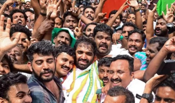 പുതുപ്പള്ളി പിടിക്കാൻ സി.പി.എം; സ്ഥാനാർത്ഥി നിർണ്ണയത്തിൽ അനിശ്ചിതത്വം തുടരുന്നു, പാർട്ടി ചിഹ്നത്തിൽ തന്നെ പോരാട്ടത്തിന് സാധ്യത